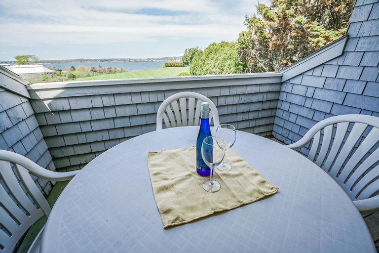 Oceancliff Resort I & II, Newport