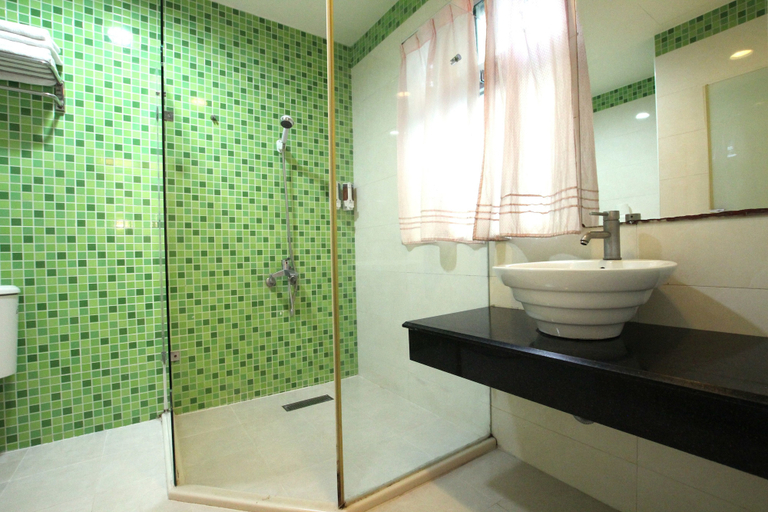 Bathroom 4, Lang Qin Hai Inn, Pingtung