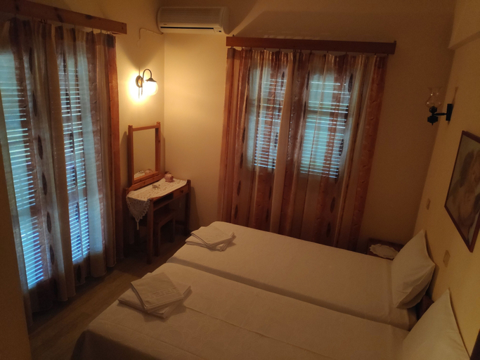 Bedroom 3, Eleni's Apartments & Studios, Ionian Islands