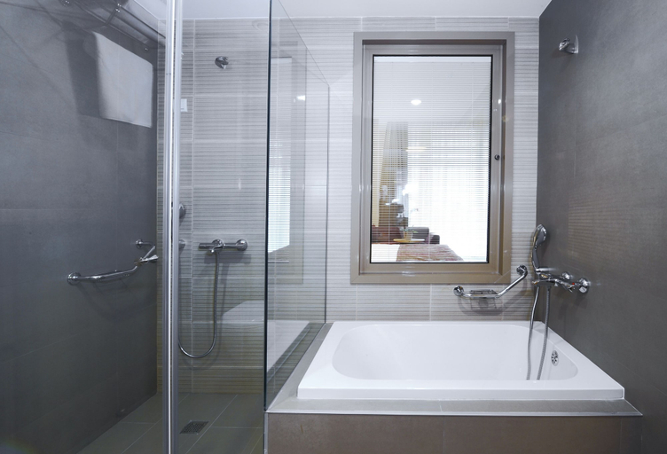 Bathroom 4, Ramada by Wyndham Podgorica