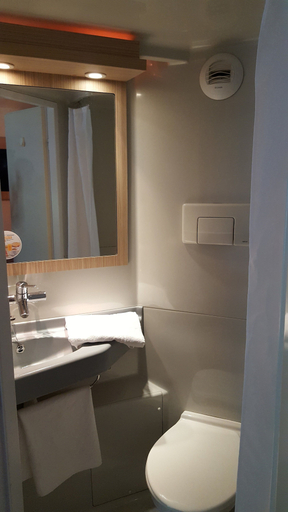 Bathroom 5, Premiere Classe Lyon Est - Aéroport Saint Exupéry, Rhône