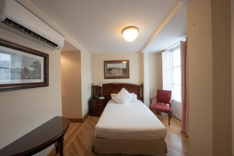 Bedroom 2, Hotel Miranda & Suizo, Madrid