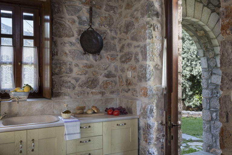 Bathroom 4, Agroktima, Peloponnese