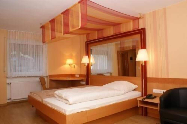 Bedroom 3, Burg-Hotel, Donnersbergkreis