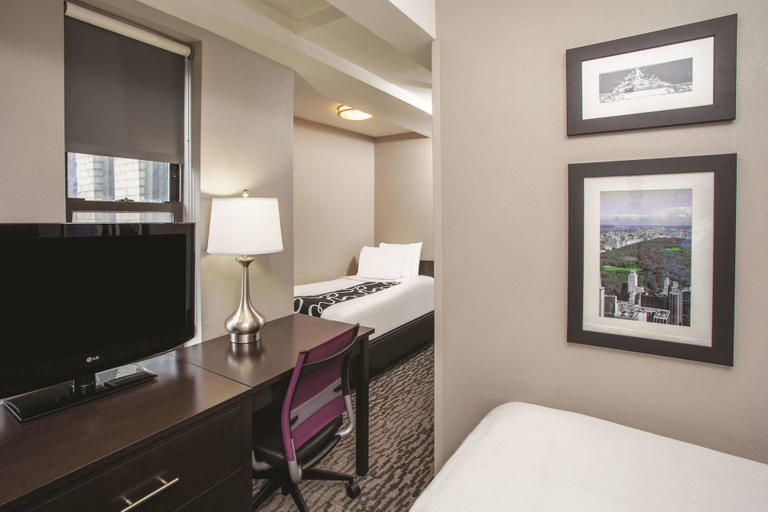 Bedroom 4, La Quinta Inn & Suites by Wyndham New York City Central Park, New York