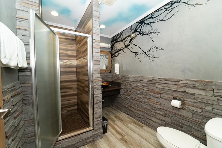 Bathroom 4, Royala Inn, Los Angeles