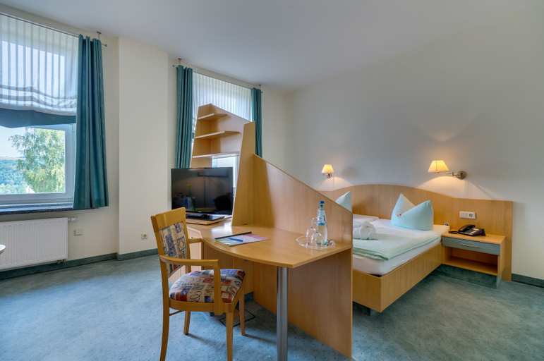 Bedroom 2, Kurhotel Bad Schlema, Erzgebirgskreis