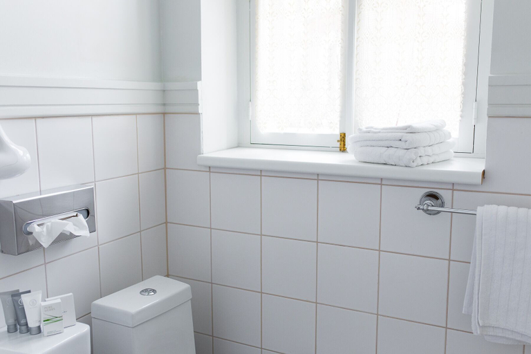 Bathroom 3, Villa Ammende Restaurant & Hotel, Pärnu