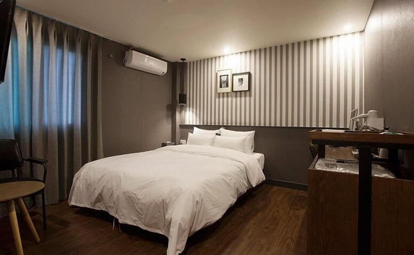Bedroom 30