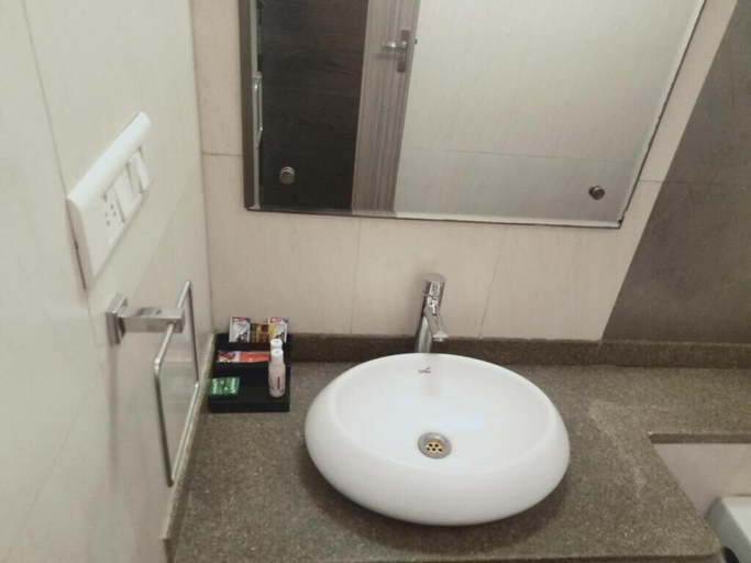 Bathroom 3, Hotel Udayanraje Palace, Ahmadnagar