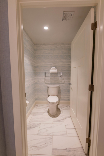 Bathroom 5, Hotel LBI, Ocean