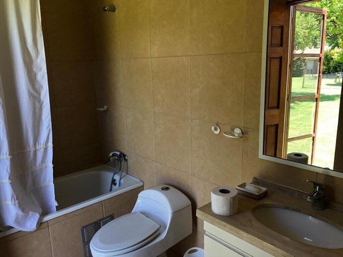 Bathroom 2, Casa Los Ciervos, Cordillera