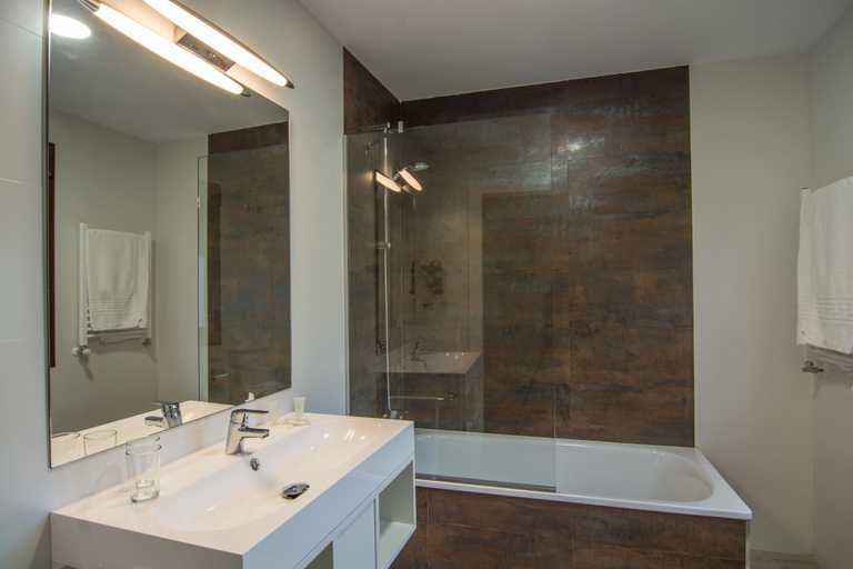 Bathroom 4, Hotel Los Cigarrales, Toledo