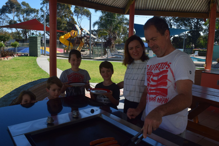 Food & Drinks 5, Paynesville Holiday Park, E. Gippsland - Bairnsdale