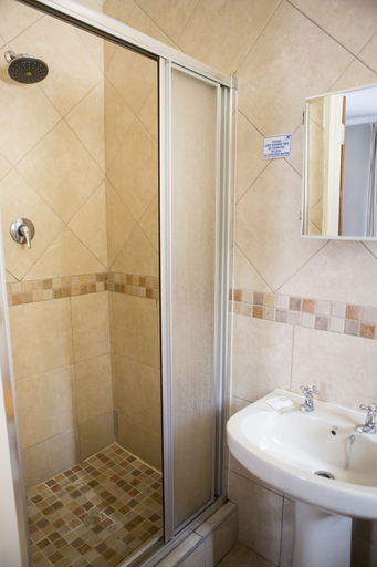Bathroom 3, Skilpadvlei Wine Farm, Cape Winelands