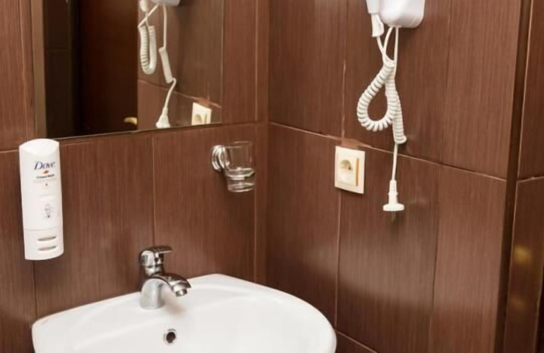 Bathroom 2, Hotel Marton 20 let VLKSM, Novousmanskiy rayon