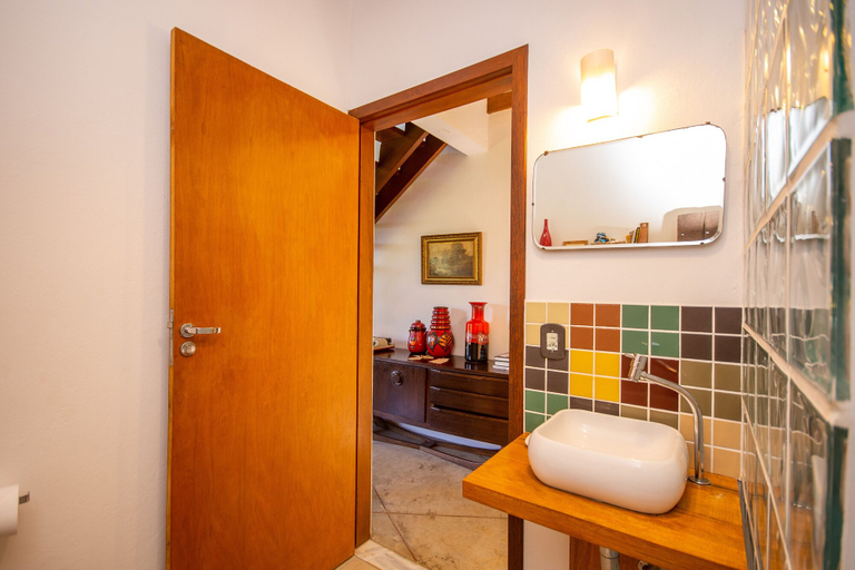 Bathroom 4, Bus Stop Paraty, Parati