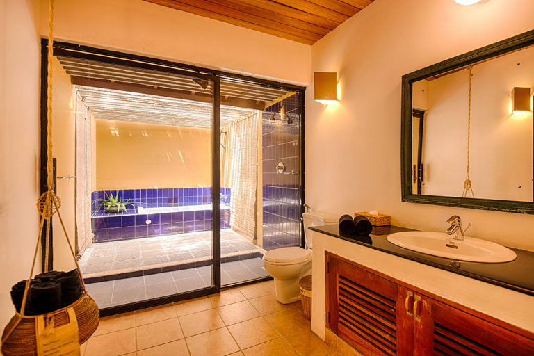 Bathroom 5, Jetwing Ayurveda Pavilions, Negombo
