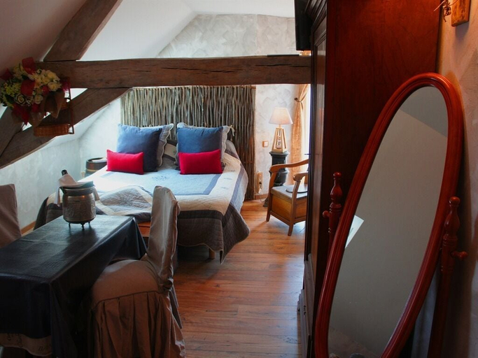 Bedroom 4, Aux Logis de La Solre, Nord