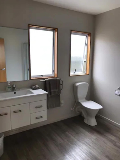 Bathroom 5, Jade Court Motor Lodge, Westland