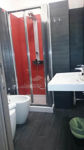 Bathroom 5, B&Brucoli, Syracuse