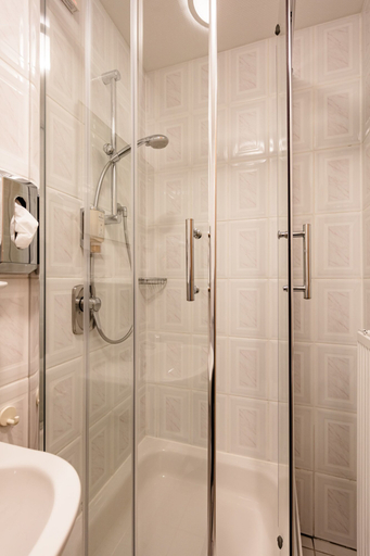 Bathroom 5, Hotel Zum Zeppelin, Hamburg