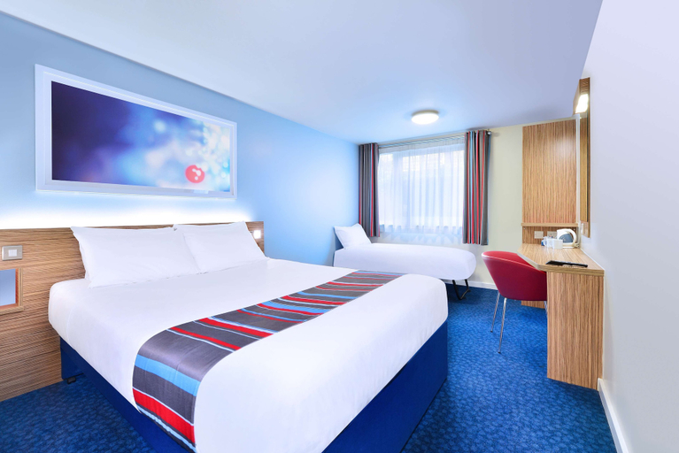 Bedroom 4, Travelodge Glasgow Braehead, Glasgow