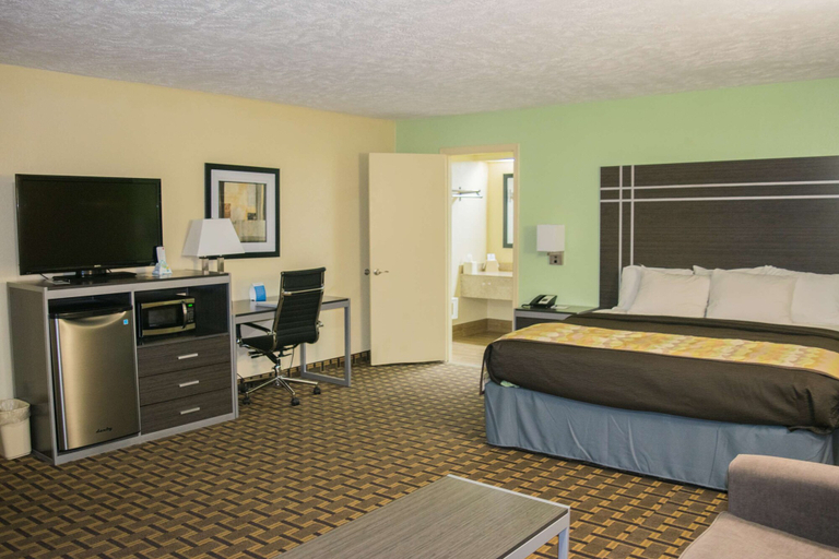 Bedroom 3, Best Western Coachlight, Phelps
