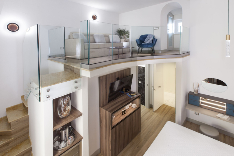 Others 5, Elys Suites, Napoli