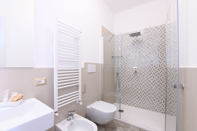Bathroom 5, Palazzo Gargano, Salerno