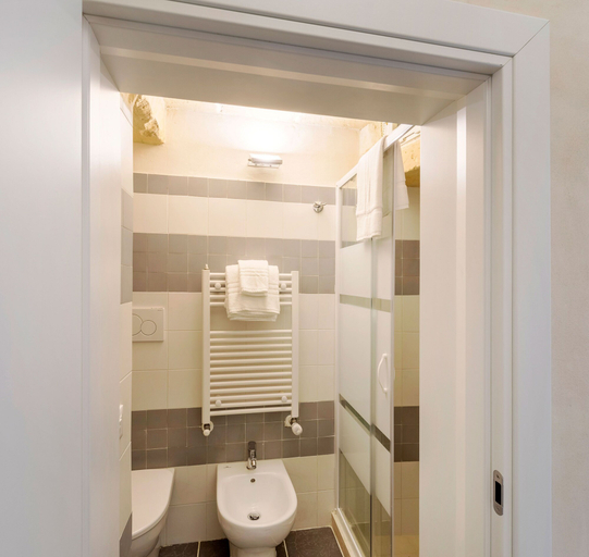 Bathroom 5, Balbo Suites & Apartments, Lecce