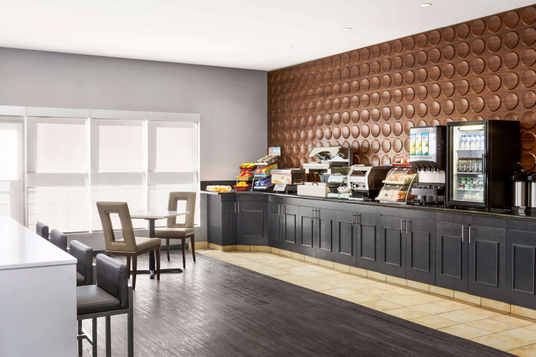 Food & Drinks 5, Wingate by Wyndham Lethbridge, Division No. 2
