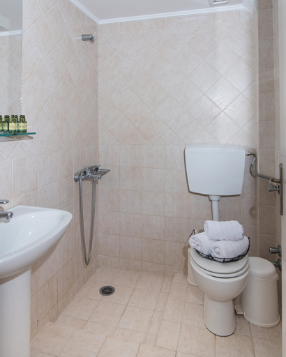 Bathroom 5, Vagelis Comfort Apartments, Crete