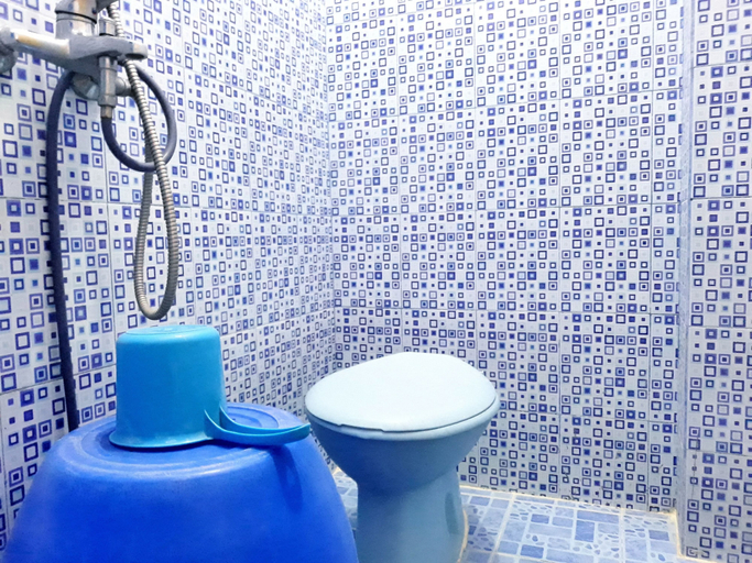 Bathroom 5, Trivadoh Syariah Hotel, Padang Panjang