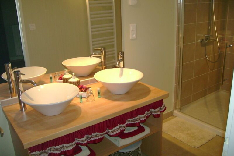 Bathroom 5, Chambres d'hôtes le Tilleul, Vendée
