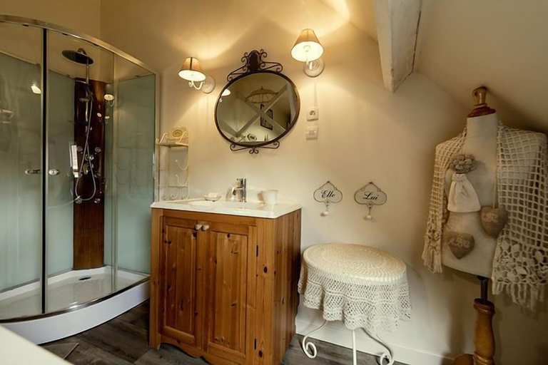 Bathroom 5, Aux Petits Bonheurs, Nord