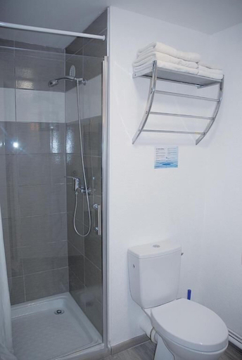 Bathroom 5, Le Sud Hotel, Hérault