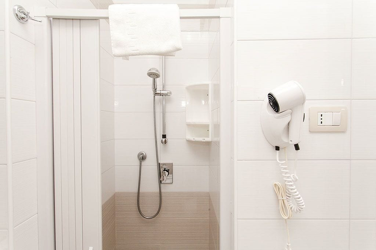 Bathroom 4, Scialì Hotel, Foggia