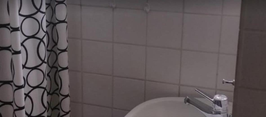 Bathroom 2, Baunaeck, Kassel