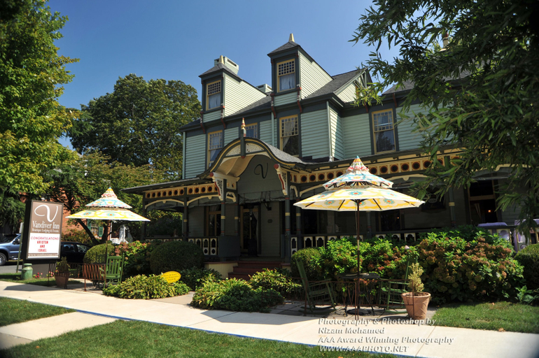 Exterior & Views
