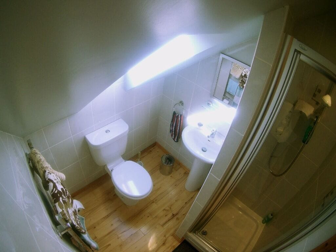 Bathroom 3, Clifton Cottage, Stirling