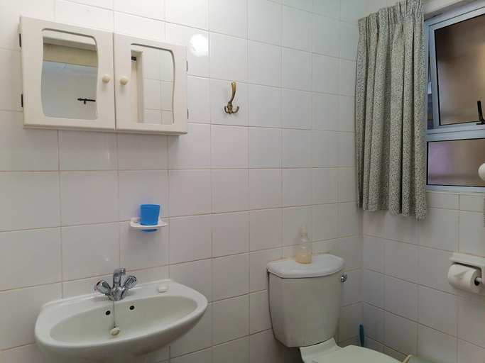 Bathroom 4, Southern Comfort - On the Pool, Ugu