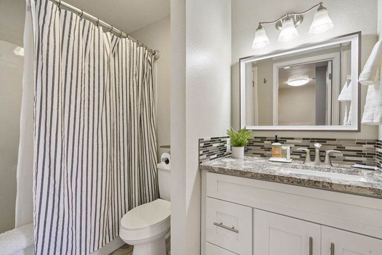 Bathroom, Troon Golf View 14, Taney