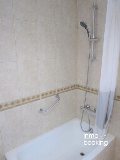 Bathroom 3, InmoBooking Reus, céntrico y Reformado, Tarragona