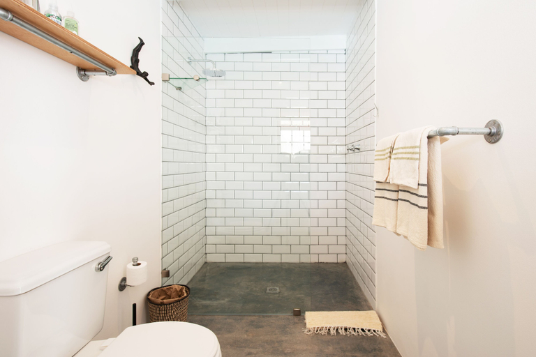 Bathroom 5, Gonana Guesthouse, West Coast