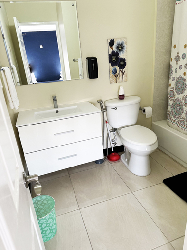 Bathroom 3, Cozy Crib 5mins from the airport