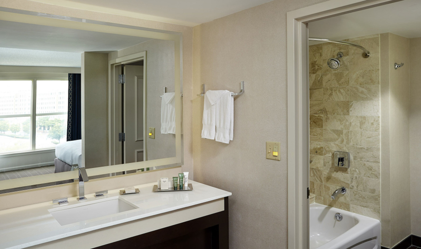 Bathroom 4, Hilton Alexandria Old Town, Alexandria