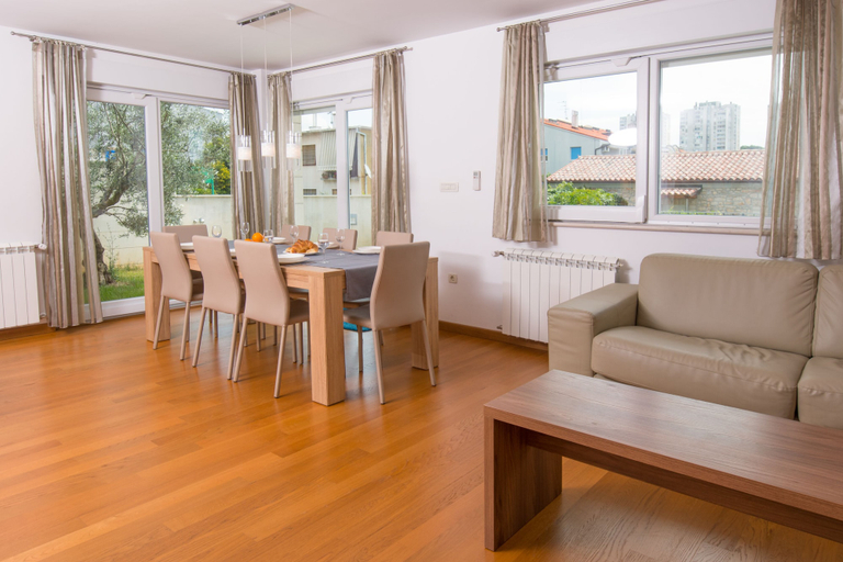 Others 5, Apartments Lumare with private pool, Pula