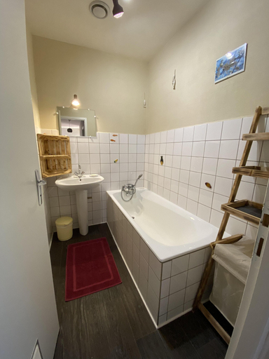 Bathroom 5, Gite lac de Vouglans, Jura