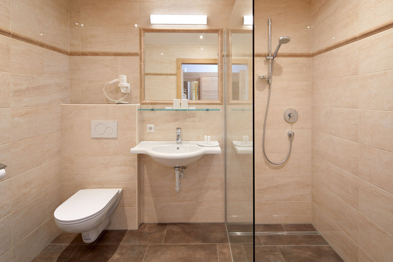 Bathroom 3, Hotel Alpenhof Kristall, Schwaz